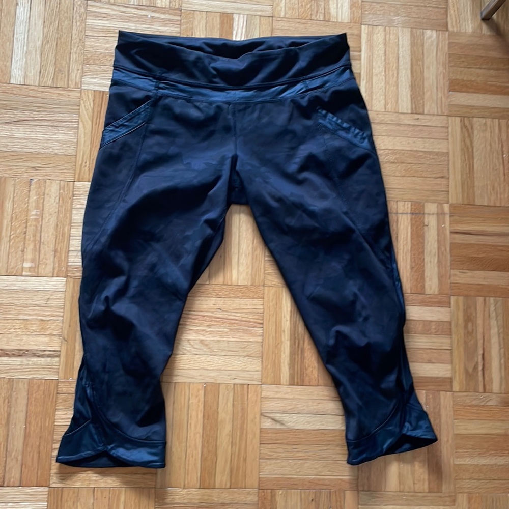 Lulu Lemon black camouflage cropped leggings